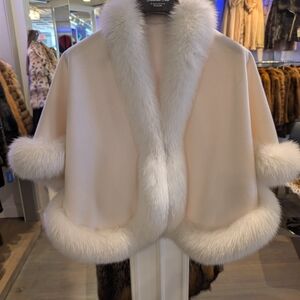 Elegant Cream Fur Trim Cashmere Cape